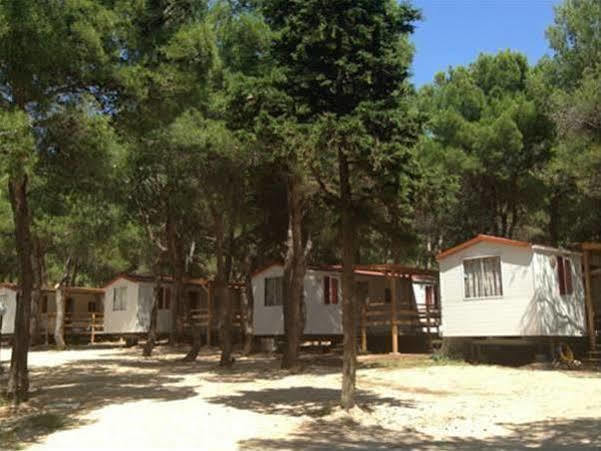 Camp Porat Hotel Povljana Luaran gambar