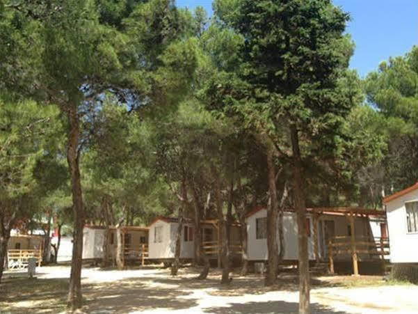 Camp Porat Hotel Povljana Luaran gambar