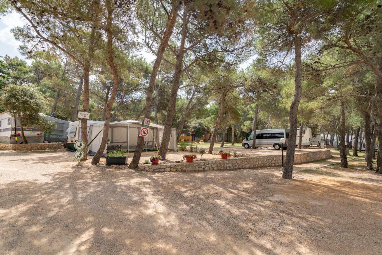 Camp Porat Hotel Povljana Luaran gambar