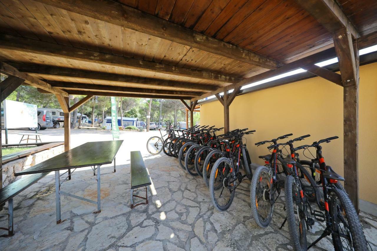 Camp Porat Hotel Povljana Luaran gambar